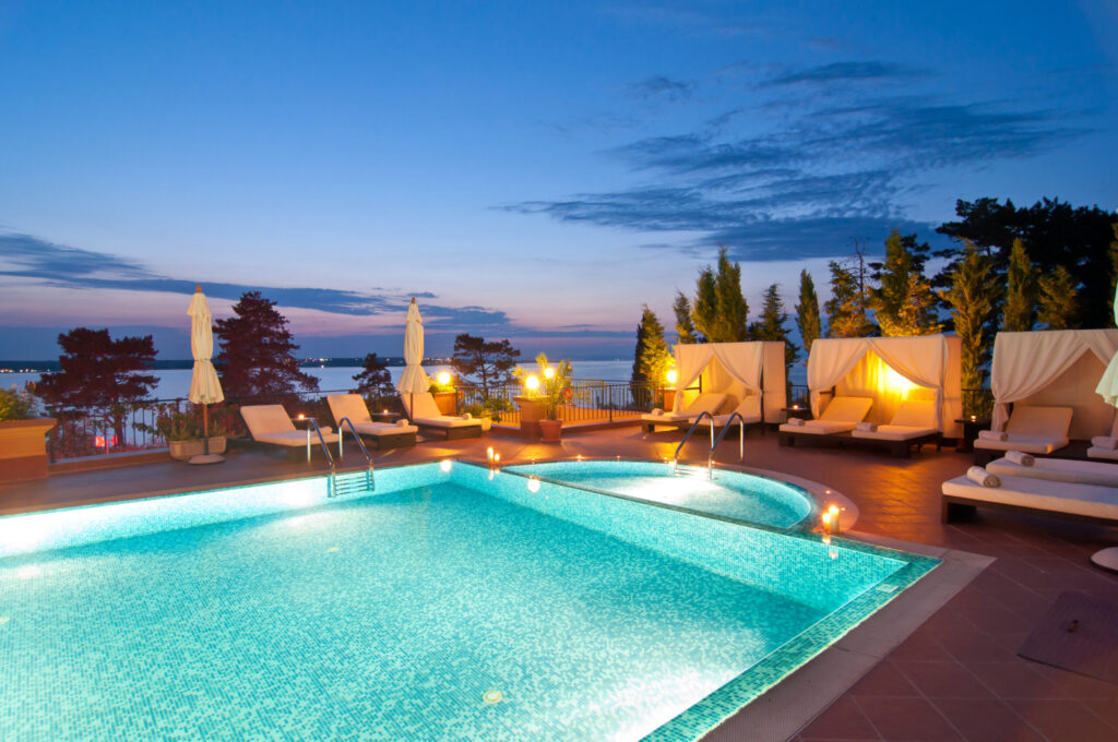 benefits of pool cage lighting - South Florida